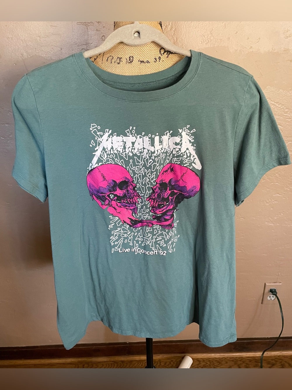 Metallica Live in Concert '92 Graphic Tee Green Teal with Pink Skulls Large